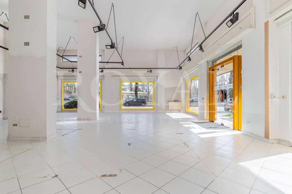 negozio in vendita a Lissone