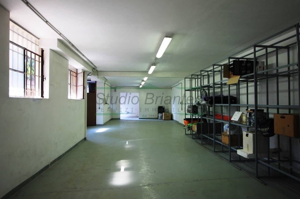 locale commerciale in vendita a Lissone