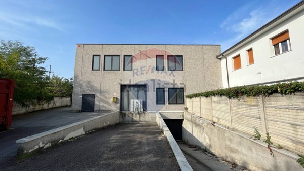 capannone in vendita a Lissone