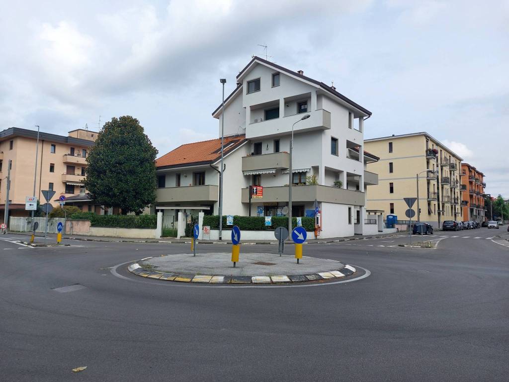 negozio in vendita a Lissone