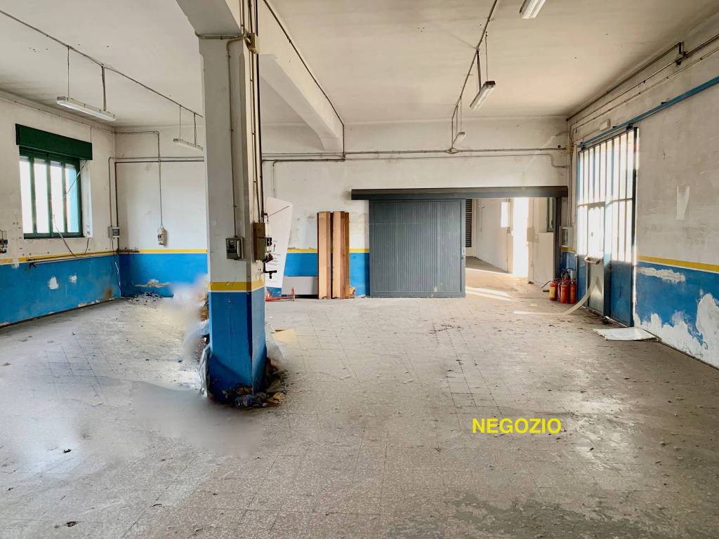 locale commerciale in vendita a Lissone