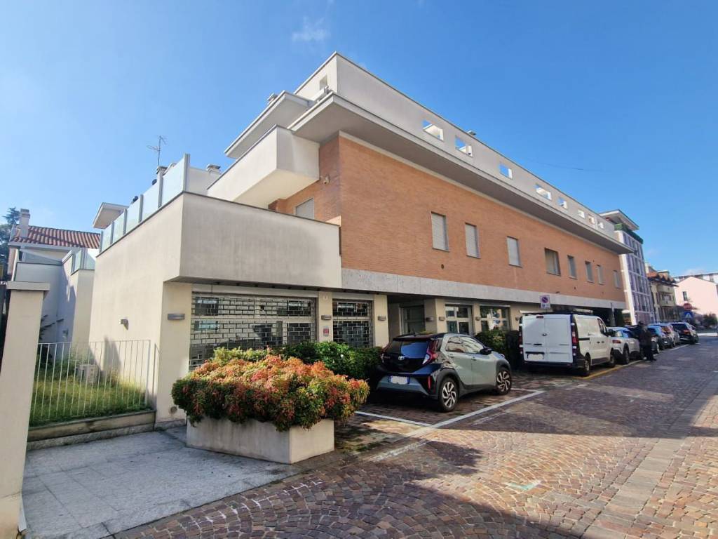 negozio in vendita a Lissone