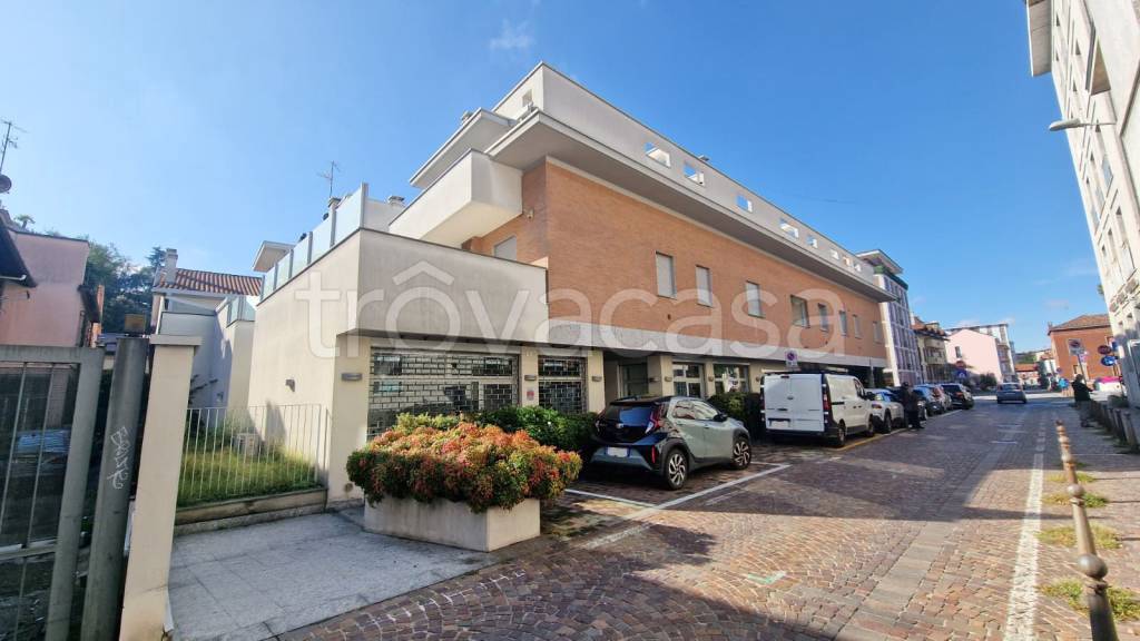 negozio in vendita a Lissone