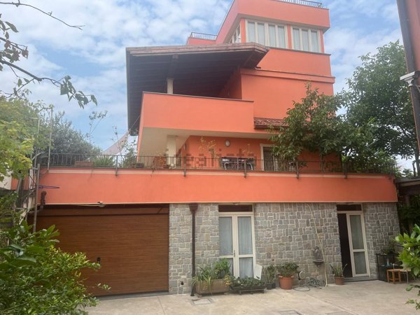 casa indipendente in vendita a Lissone