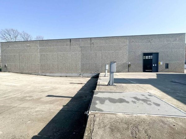 locale commerciale in vendita a Lissone