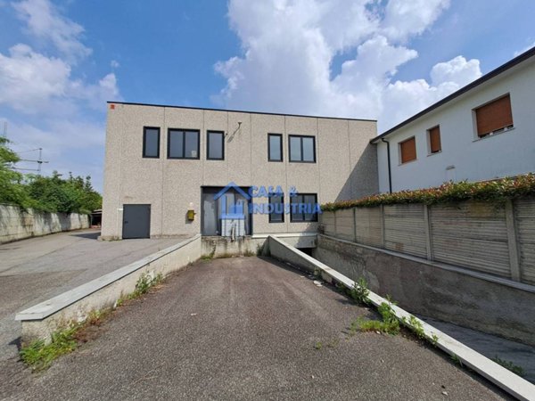 capannone in vendita a Lissone