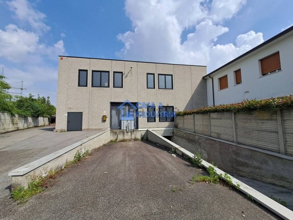 capannone in vendita a Lissone