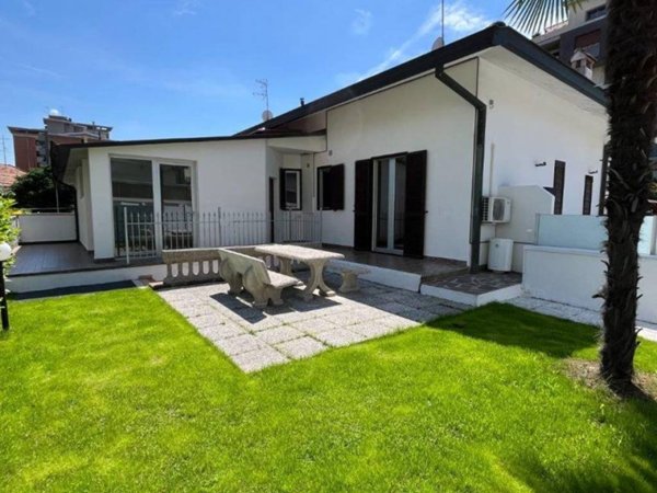 casa indipendente in vendita a Lissone