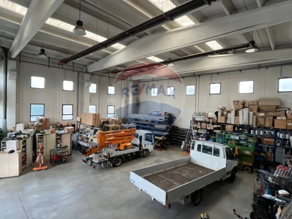 locale commerciale in vendita a Lissone in zona Santa Margherita