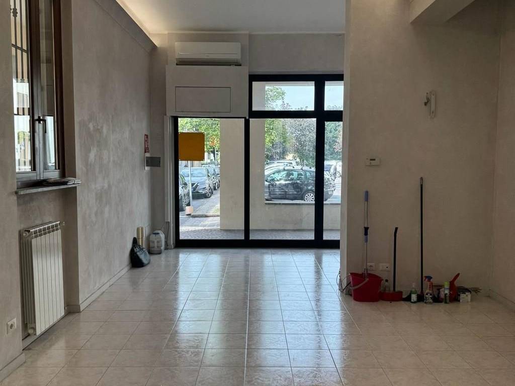 negozio in vendita a Lissone