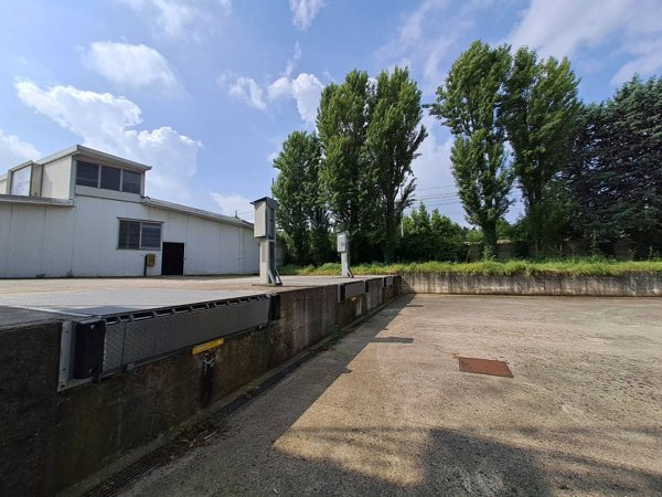 capannone in vendita a Lissone