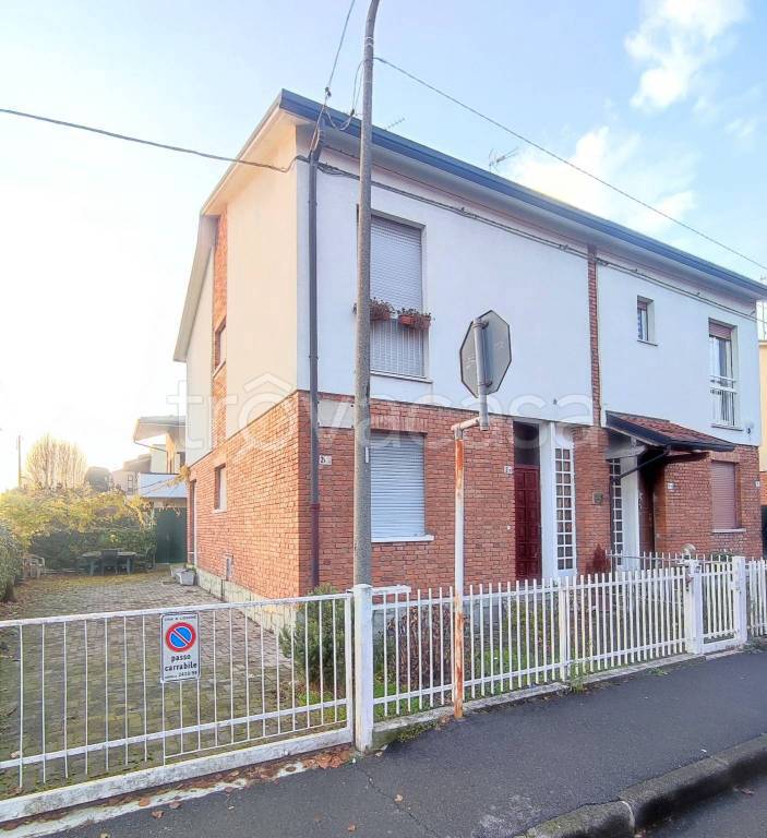 casa indipendente in vendita a Lissone in zona Santa Margherita