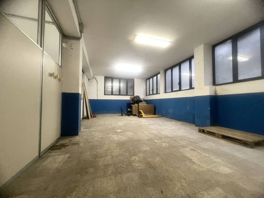 locale commerciale in vendita a Lissone