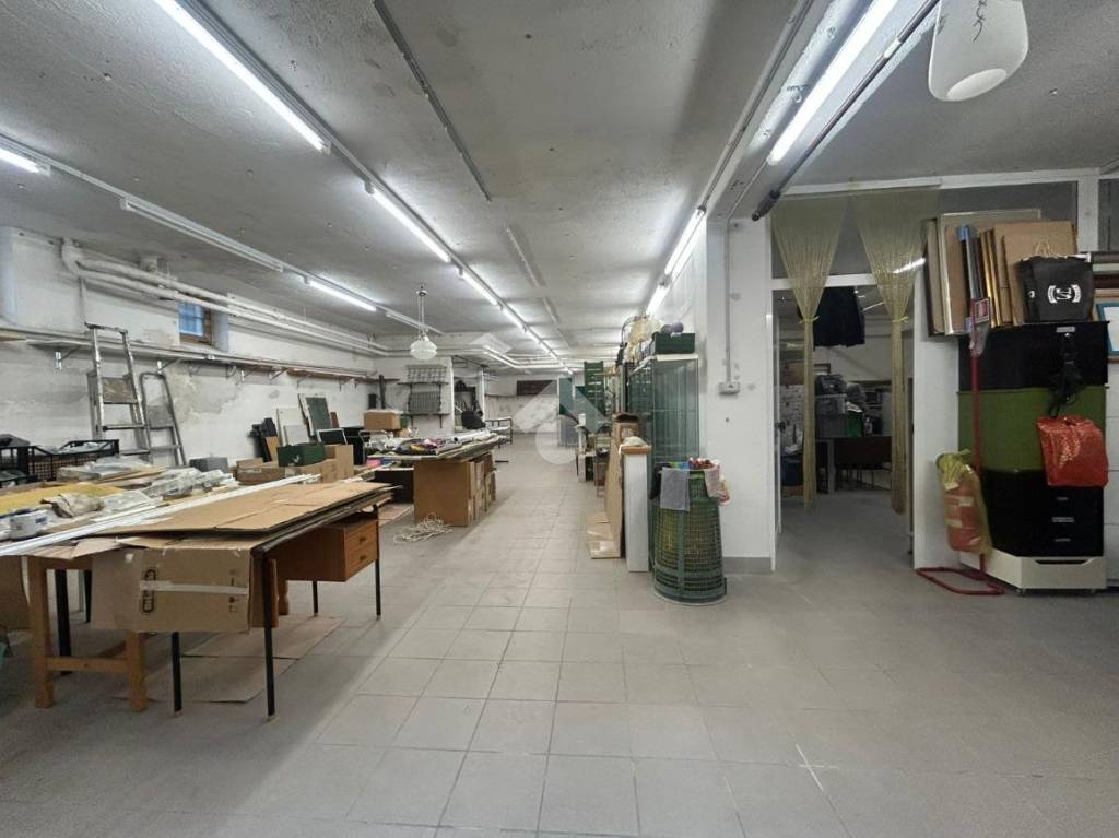 locale commerciale in vendita a Lissone