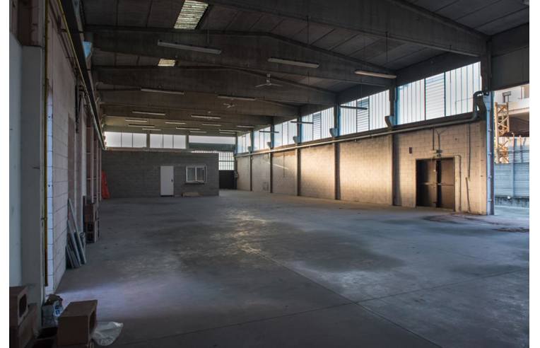 locale commerciale in vendita a Lissone