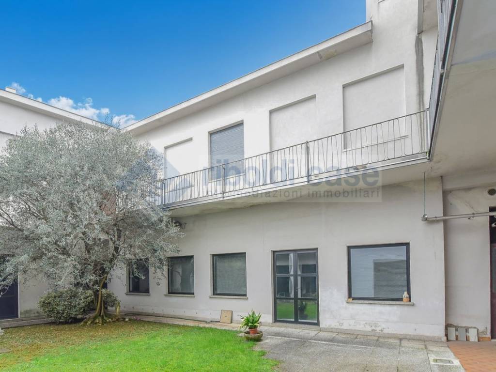 intera palazzina in vendita a Lissone