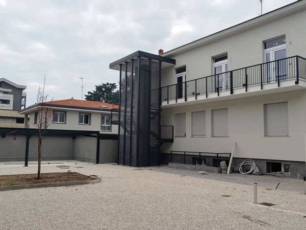 locale commerciale in vendita a Lissone