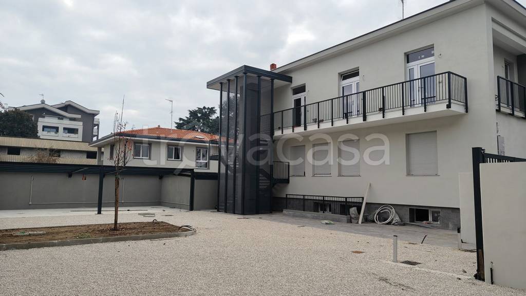 locale commerciale in vendita a Lissone