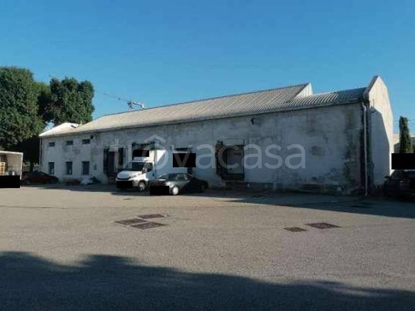 locale commerciale in vendita a Lissone