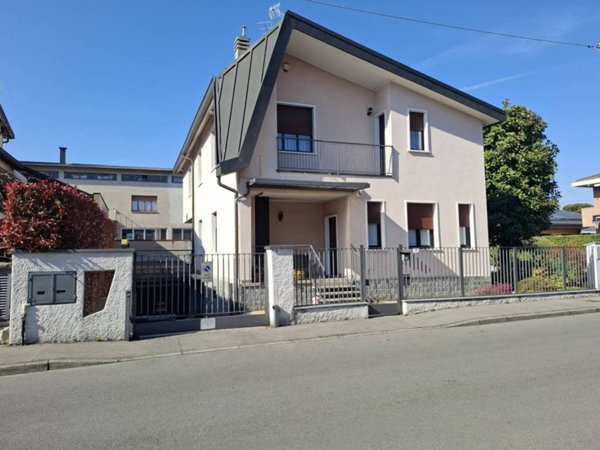 casa indipendente in vendita a Lissone