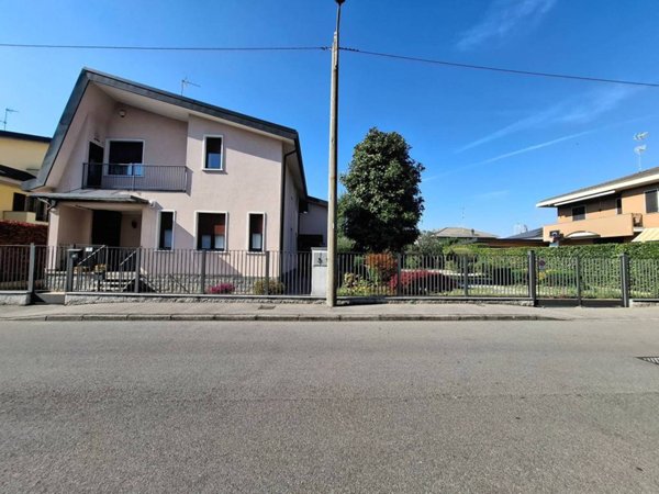 casa indipendente in vendita a Lissone