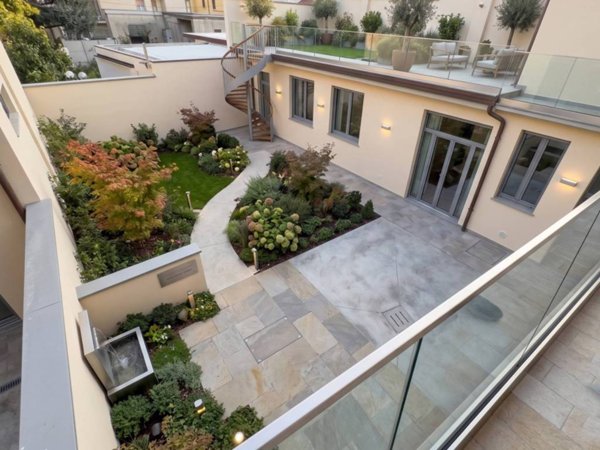 intera palazzina in vendita a Lissone