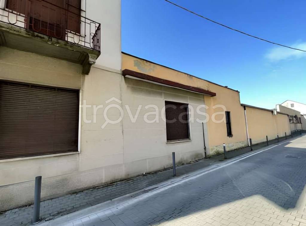 locale commerciale in vendita a Lissone