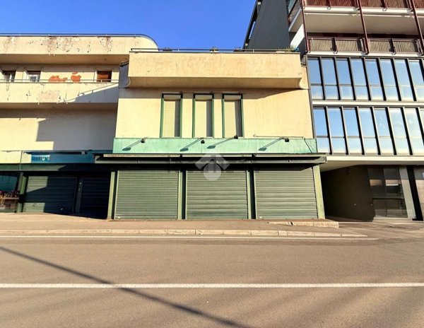 locale commerciale in vendita a Lissone