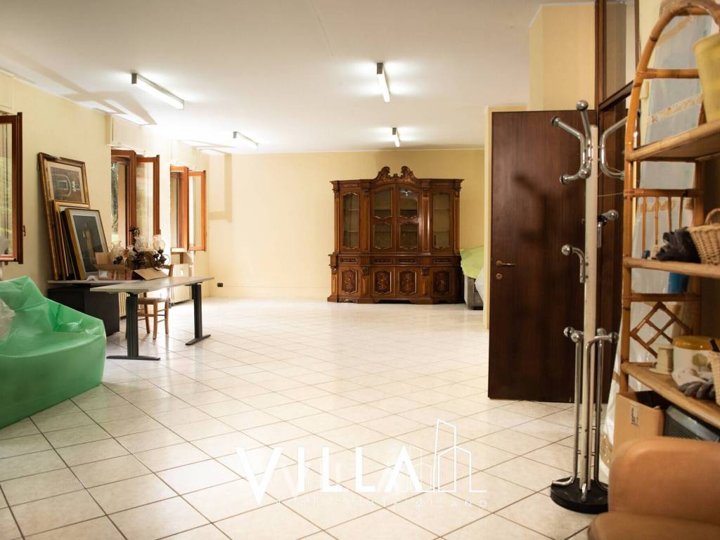 locale commerciale in vendita a Lissone