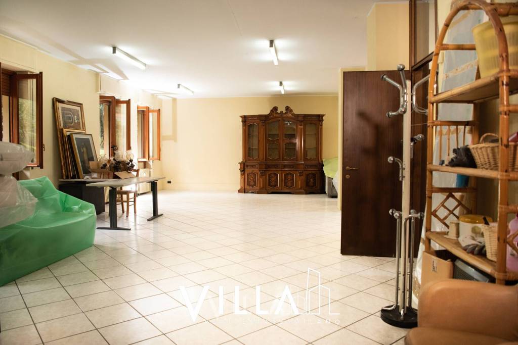 locale commerciale in vendita a Lissone