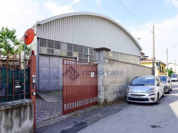locale commerciale in vendita a Lissone