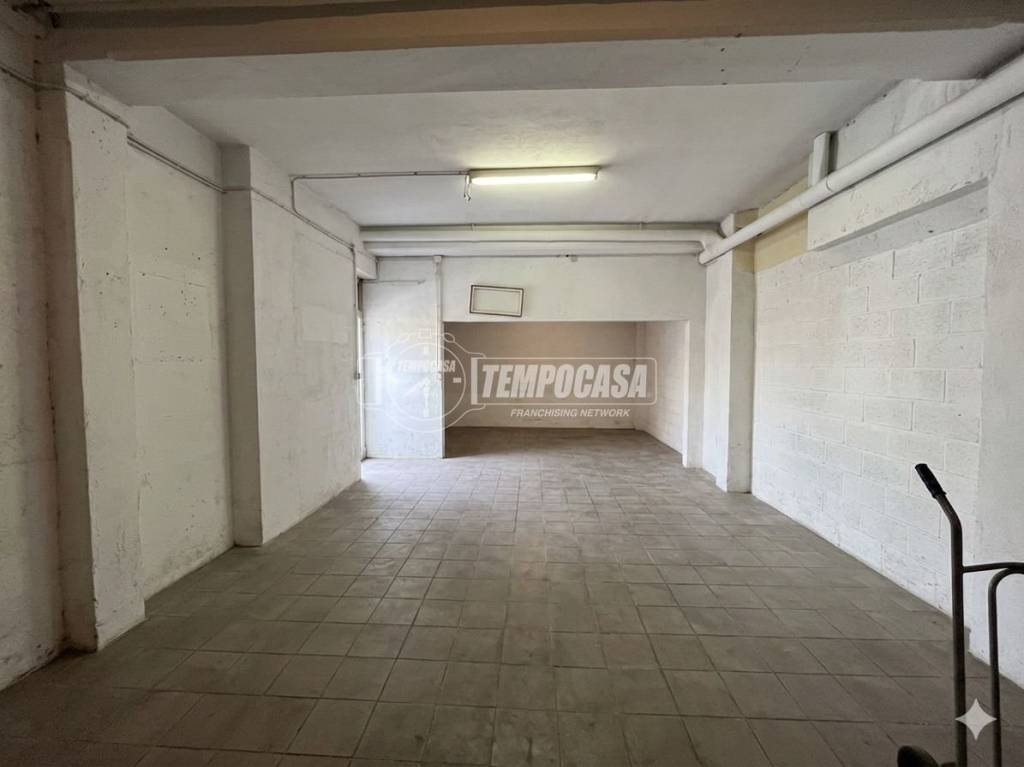 locale commerciale in vendita a Lissone