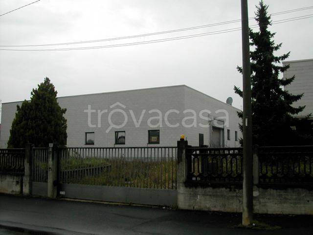 locale commerciale in vendita a Macherio