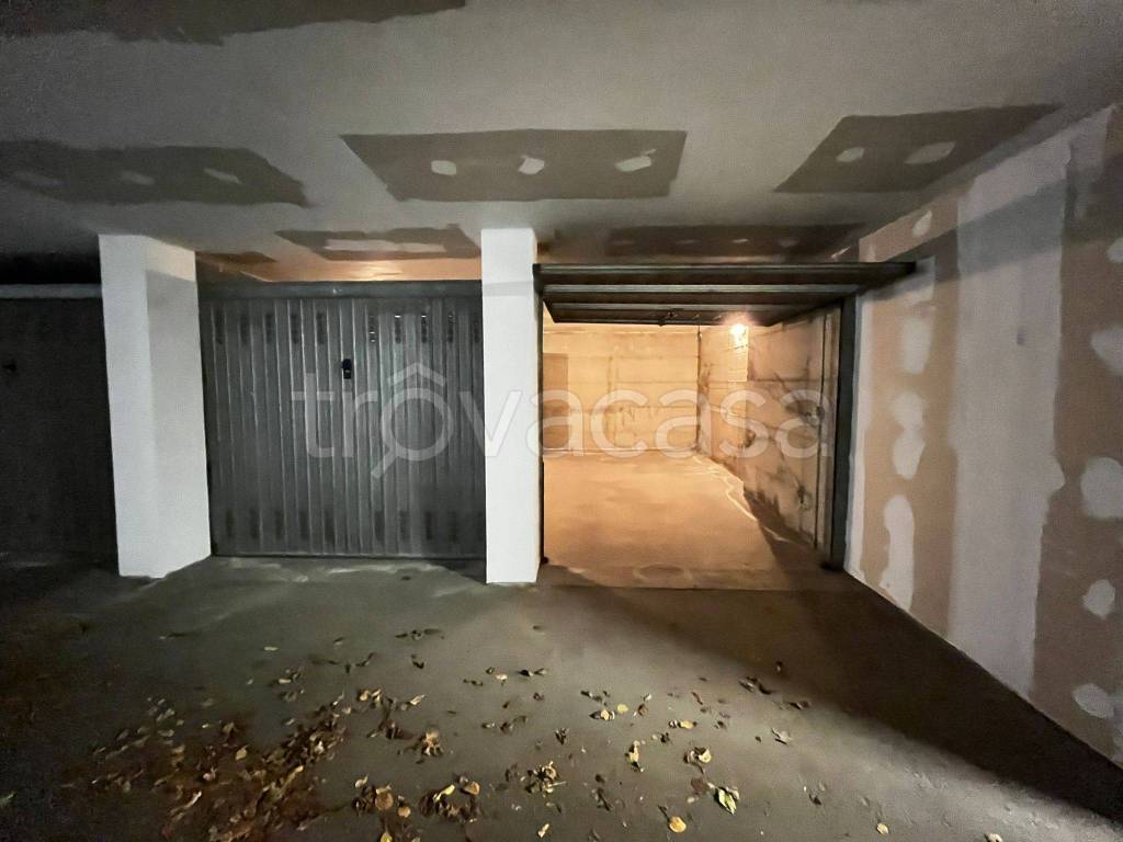 locale di sgombero in vendita a Macherio