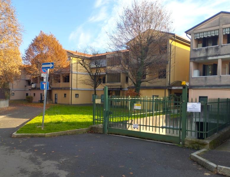 locale di sgombero in vendita a Macherio
