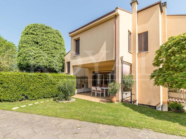 casa indipendente in vendita a Macherio