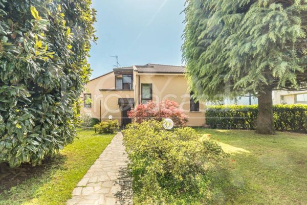 casa indipendente in vendita a Macherio