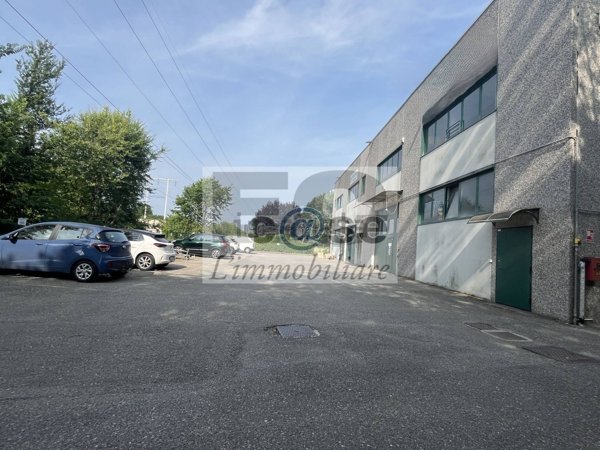 capannone in vendita a Macherio