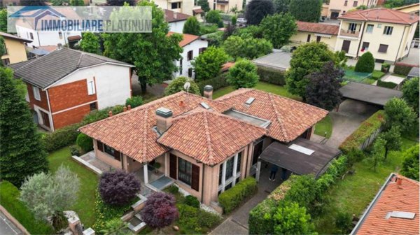 casa indipendente in vendita a Macherio