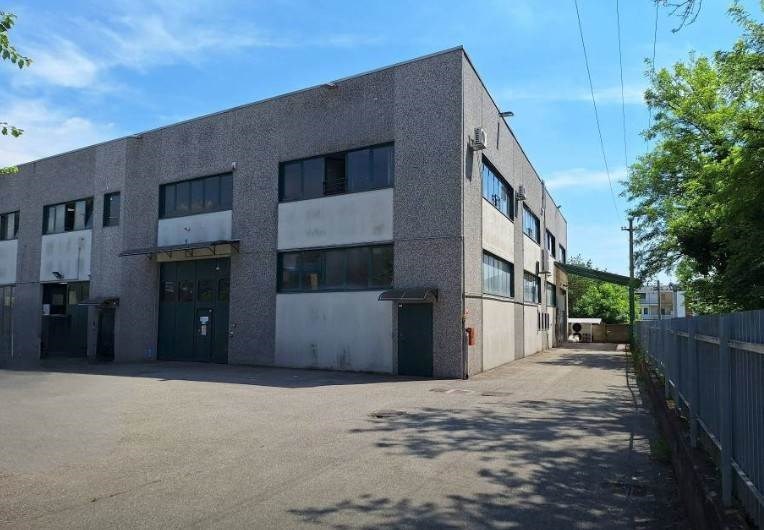 locale commerciale in vendita a Macherio