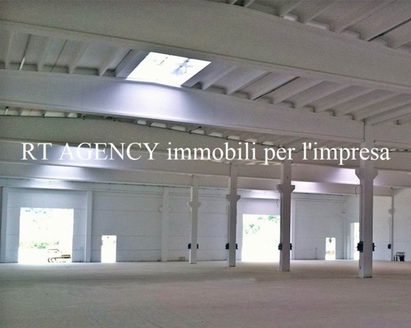locale commerciale in vendita a Macherio