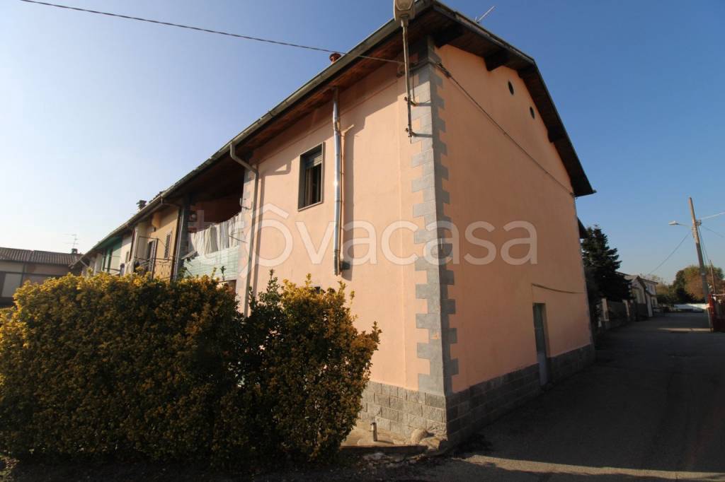 appartamento in vendita a Macherio in zona Pedresse