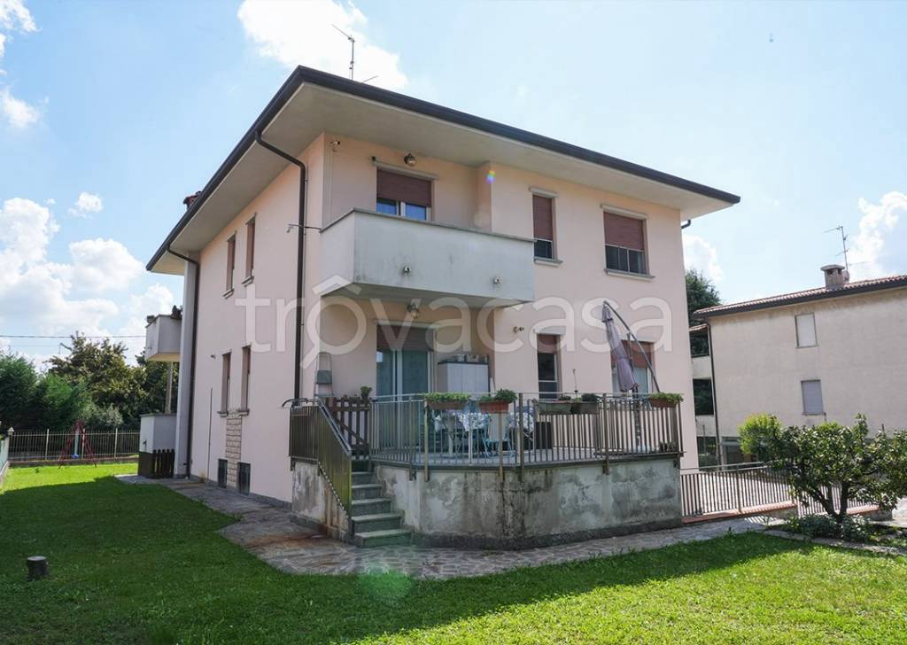appartamento in vendita a Macherio in zona Belvedere