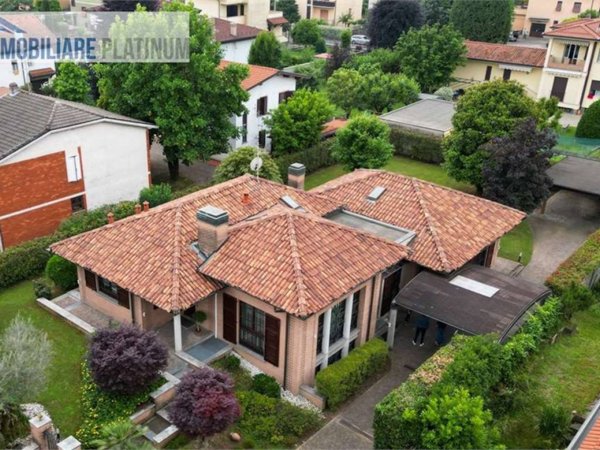 casa indipendente in vendita a Macherio