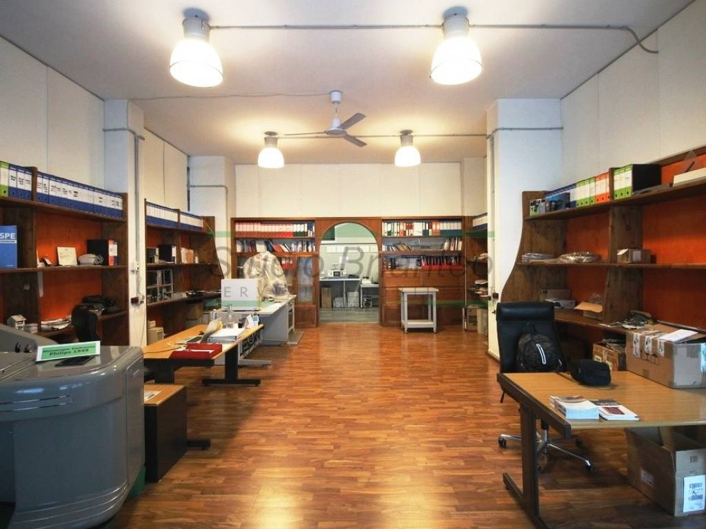 negozio in vendita a Macherio