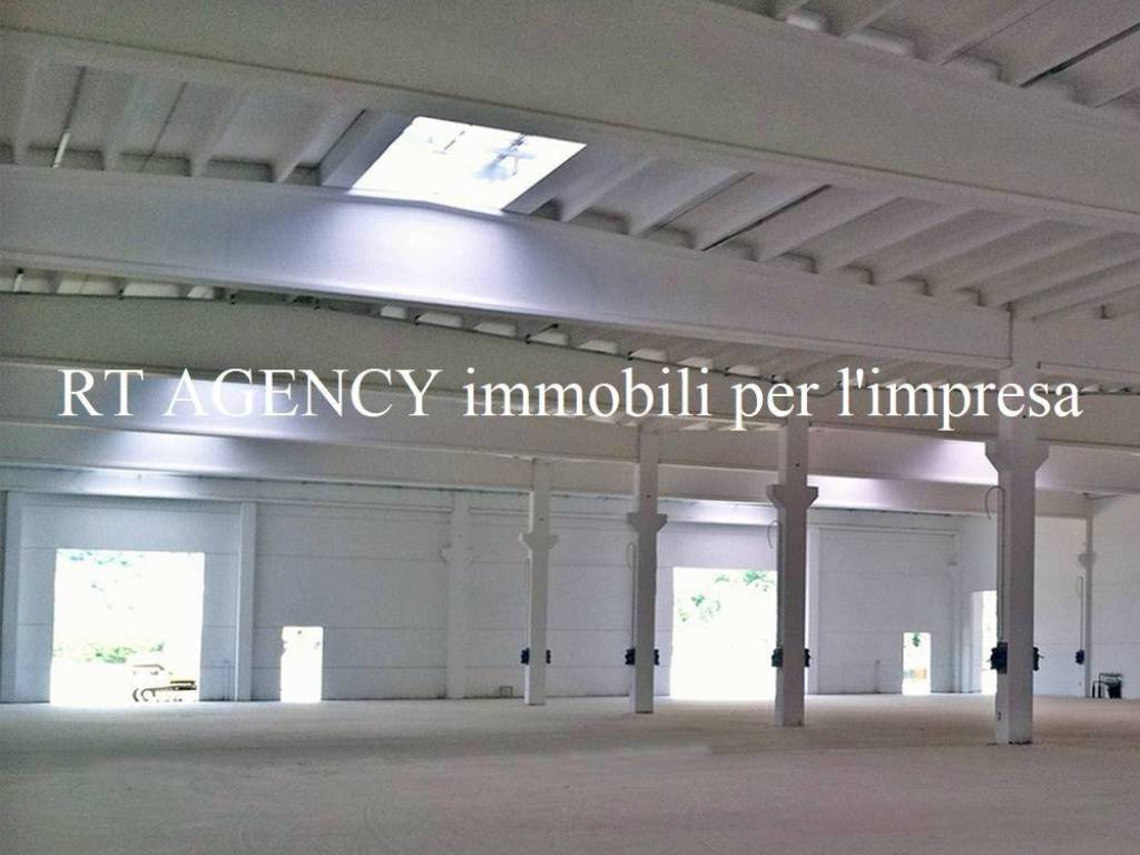 locale commerciale in vendita a Macherio