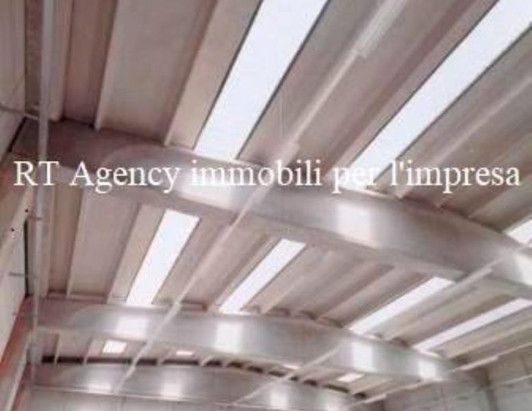 locale commerciale in vendita a Macherio