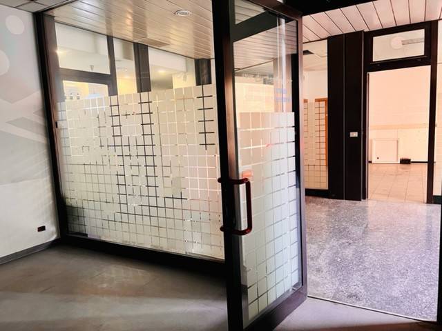 negozio in vendita a Macherio