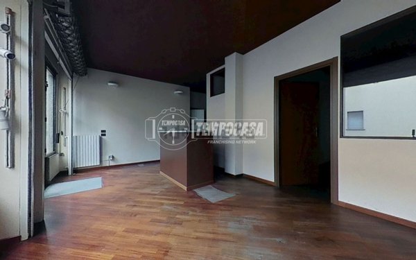 locale commerciale in vendita a Macherio