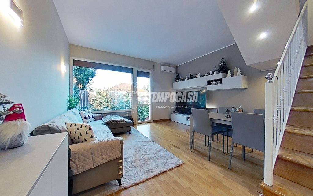 casa indipendente in vendita a Macherio in zona Pedresse